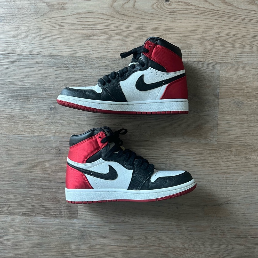 Air Jordan 1 Retro High 'Satin Black Toe'